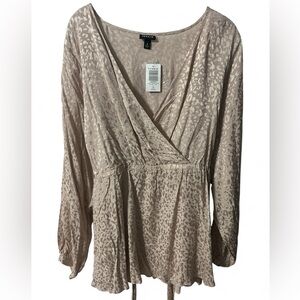 Torrid V-Neck Blouse Viscose Light Pink Animal Print Patterned Wrap Size 3X